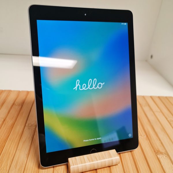 Apple iPad 5th Generation 9.7" WiFi - Image 4